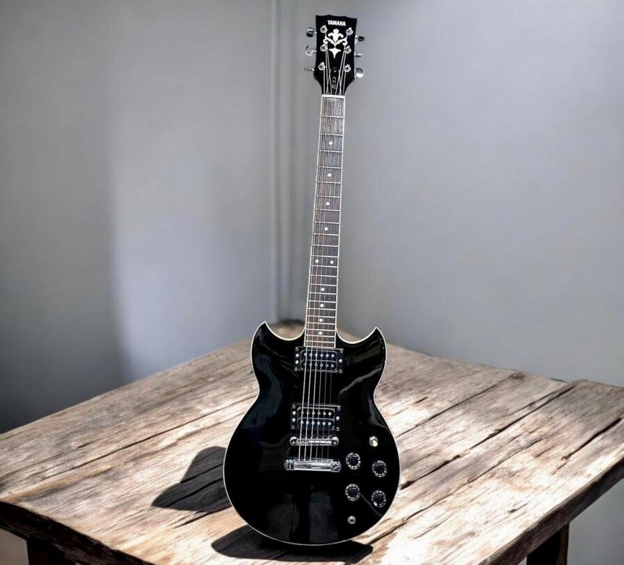 Guitarra Yamaha SG510 - Seminova